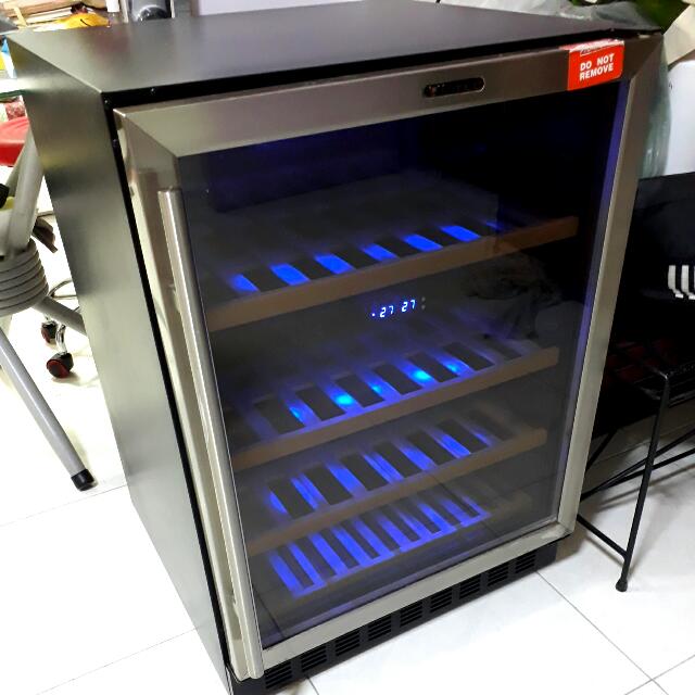 Vintec Wine Fridge V40SGESS, TV & Home Appliances, Kitchen Appliances