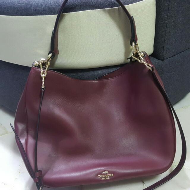 Coach Oxblood Hobo, Women's Fashion, Bags & Wallets, Purses & Pouches