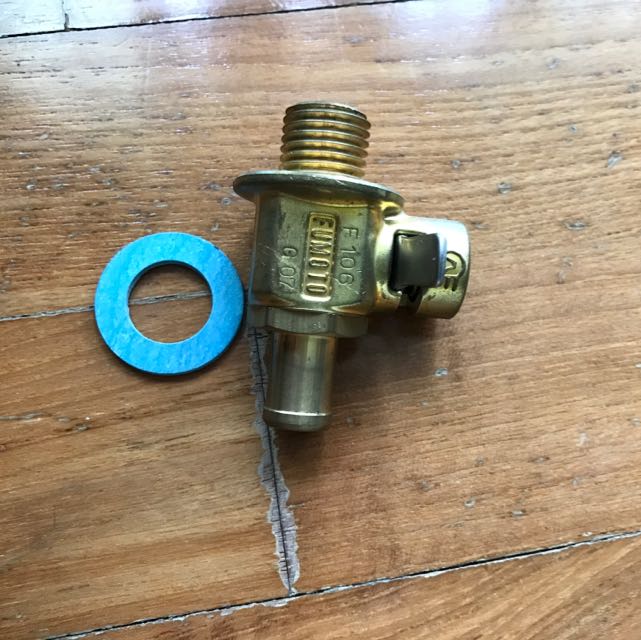 Fumotousa Engine Oil Drain Valve, Car Accessories on Carousell