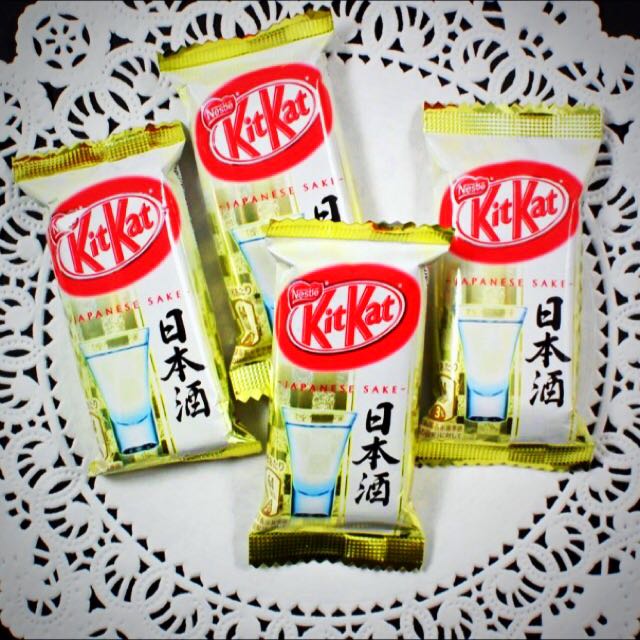 KitKat Sake limited edition 12pcs, Food & Drinks, Packaged & Instant