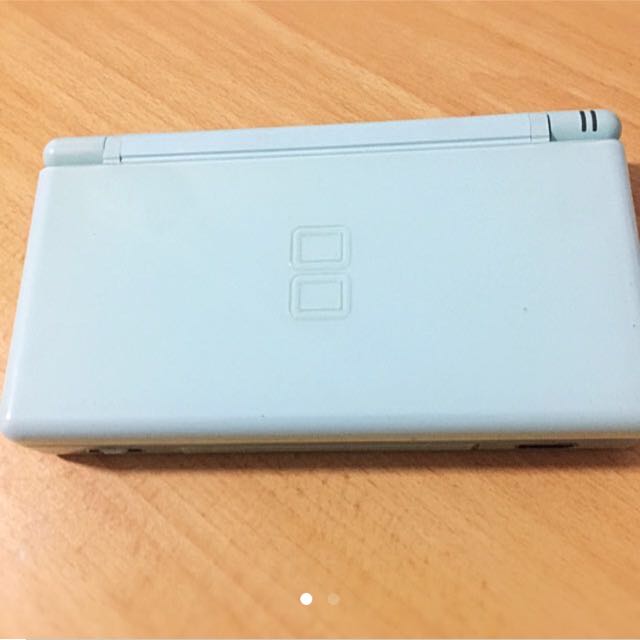 light and dark blue 1s