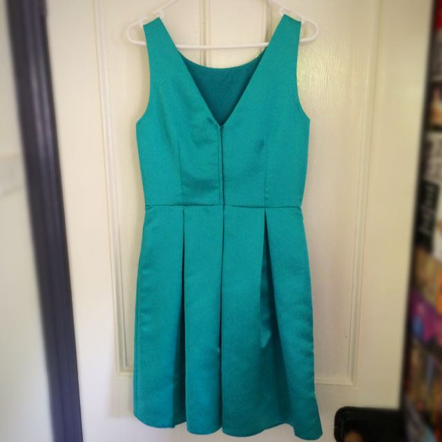 green emerald velvet dress leave your MRK – TRDMRK Golf