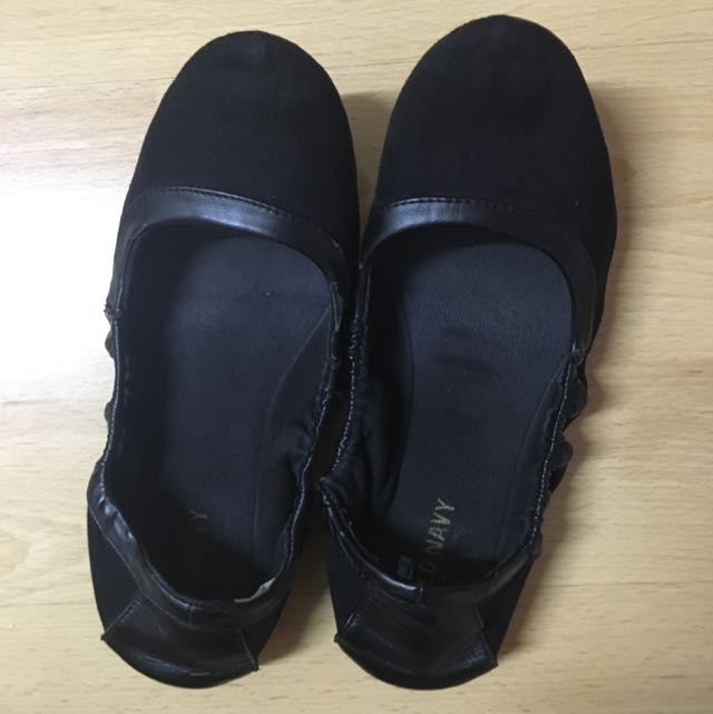 navy flat shoes size 6