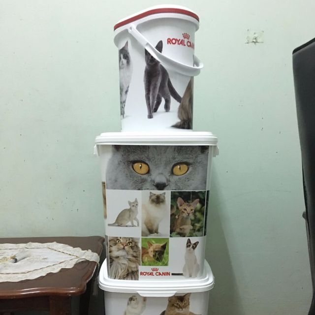 royal canin container