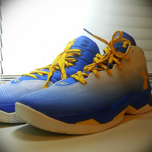 Under Armour Curry  Size 10 Basketball Shoe, Men's Fashion, Activewear  on Carousell