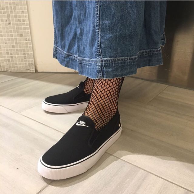 Nike wmns toki slip canvas 2025