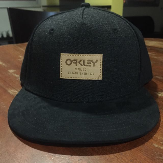 oakley snapback