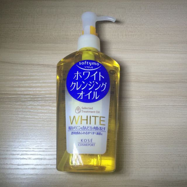 Softymo White Cleansing Oil (Category: Face Care) located in Las Pinas. Submitted by ellearr (Listing ID 94907587, Image 1). Description: .