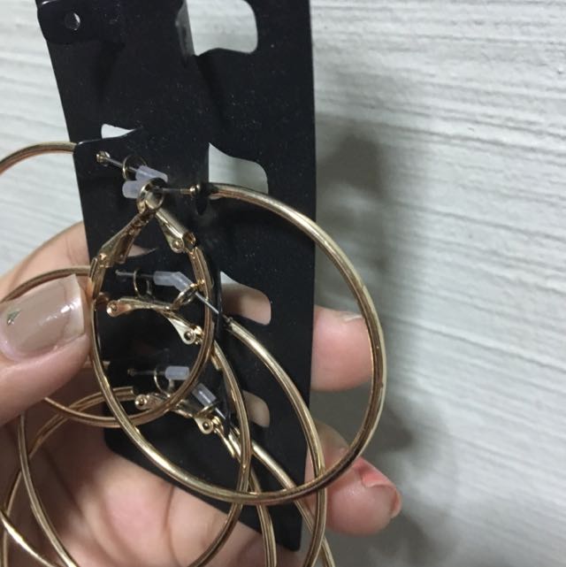 Loop Earring (Category: Other Accessories) located in Singapore. Submitted by okletshop (Listing ID 94948504, Image 2). Description: .