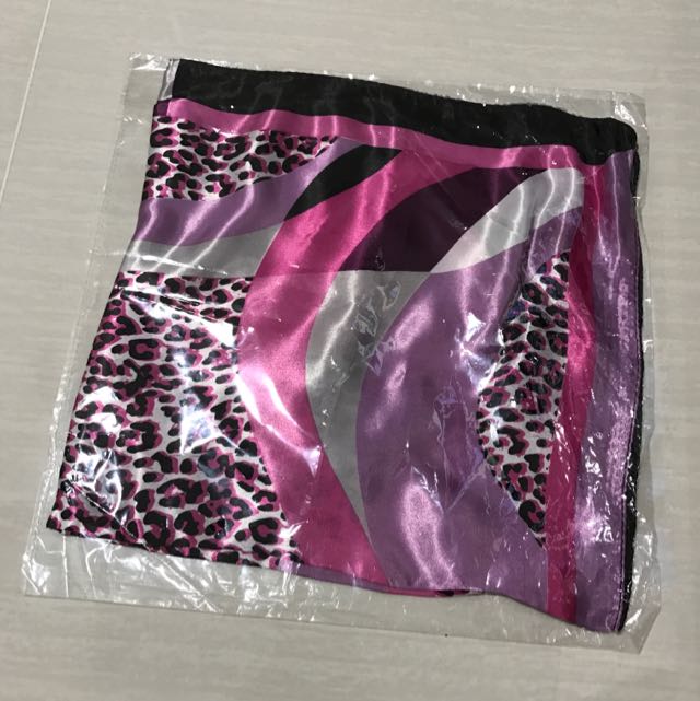 Scarf (Category: Traditional & Ethnic wear) located in Singapore. Submitted by simmylicious (Listing ID 95020044, Image 2). Description: .