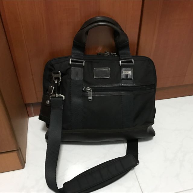 Tumi alpha bravo earle compact brief online