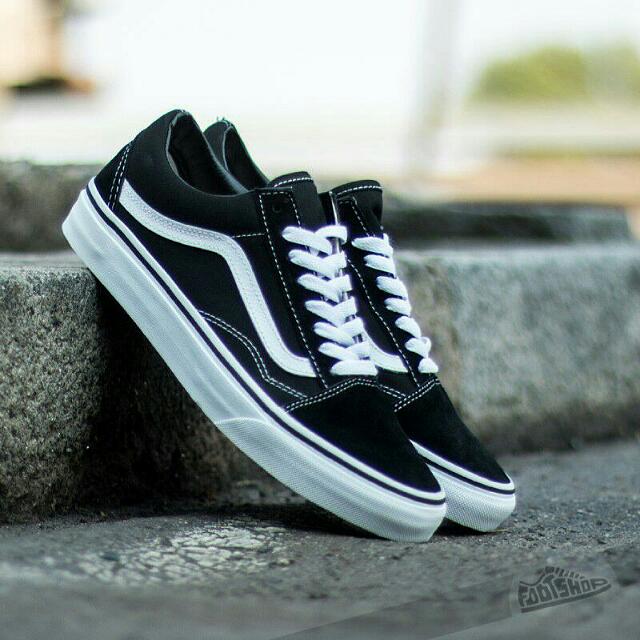 Vans black low cut 2025