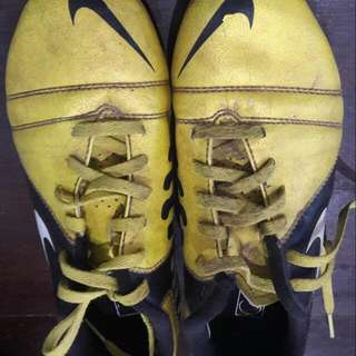Sepatu Bola Anak
