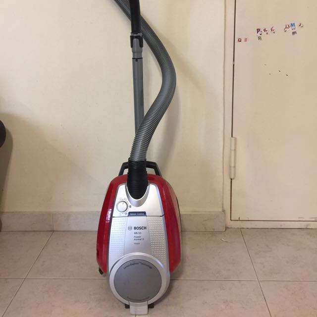 Bosch BGS5PET2GB Power Animal 2 Bagless Cylinder Vacuum Cleaner, TV