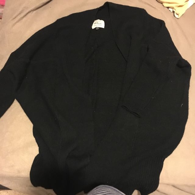 Oversized Knit (Category: Clothes) located in Auckland. Submitted by daniellelin (Listing ID 95243485, Image 1). Description: .