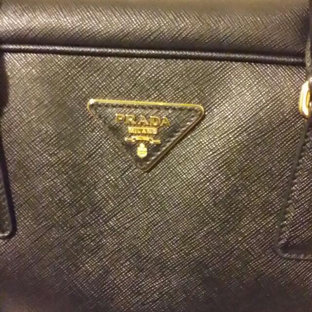 prada saffiano lux shoulder bag