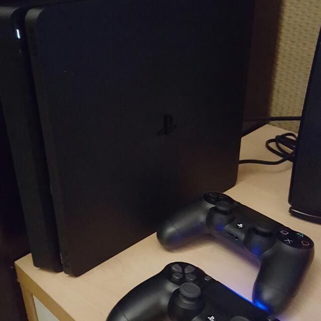 ps4 slim with controller