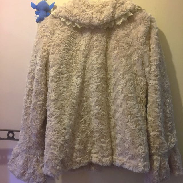 Winter Jacket （分類：外套及戶外衣服）位於 Hong Kong。 由 princess_princess 提交（商品編號 95164402，圖片 3）。簡介： 。