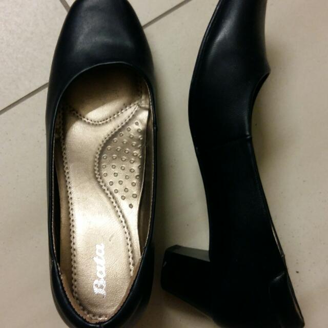 bata women black heels