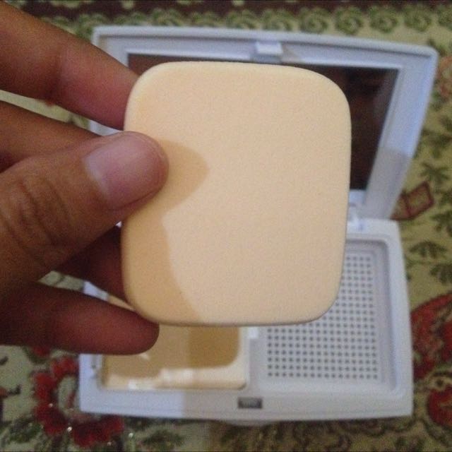 Bedak Compact Erha Esme Twinsilk Shade Natural Kesehatan Kecantikan Rias Wajah Di Carousell