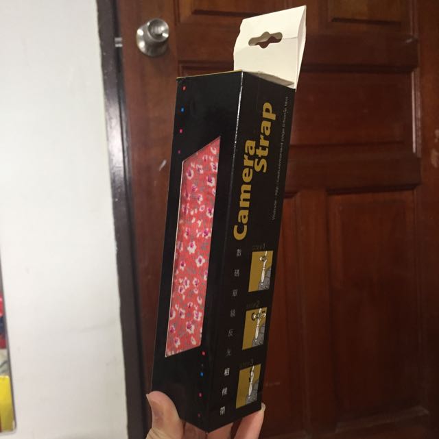 Camera Strap (Category: Camera Bags & Carriers) located in Singapore. Submitted by holile (Listing ID 95388964, Image 2). Description: .