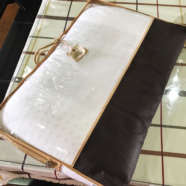 Getha top galaxy pillow