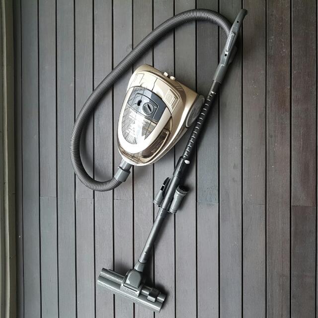 Hitachi CVSH20V Vacuum Cleaner, TV & Home Appliances, Vacuum Cleaner & Housekeeping on Carousell
