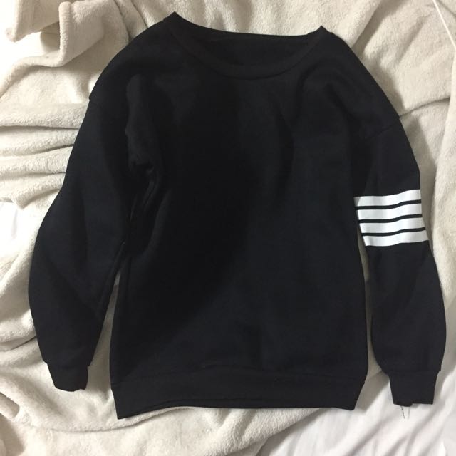 black pullover (Category: Coats, Jackets and Outerwear) located in Singapore. Submitted by clotheslol (Listing ID 95507499, Image 2). Description: .