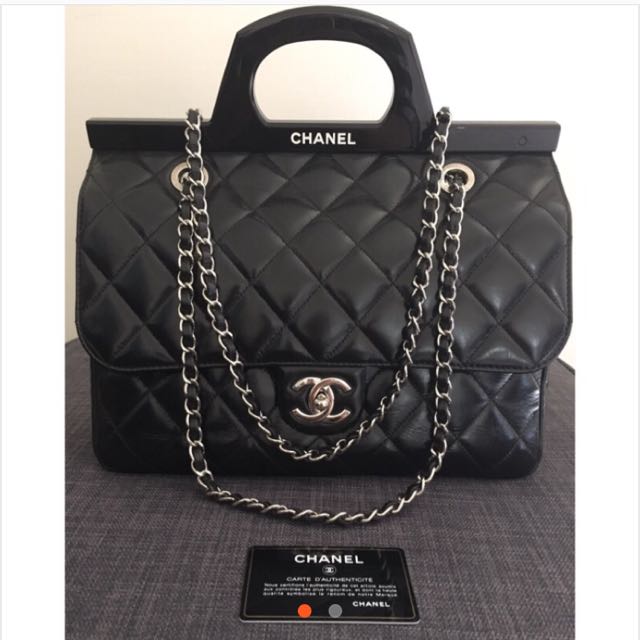 Chanel tote hotsell purse