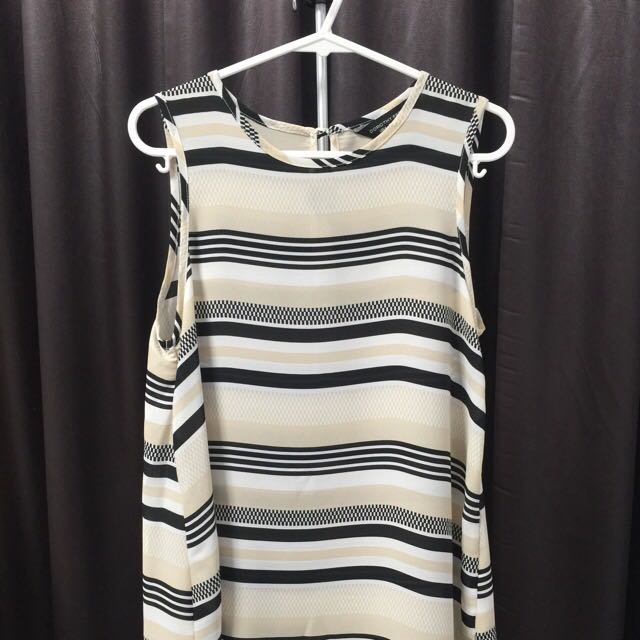 Dorothy Perkins Pattern Tops Women S Fashion Clothes Tops On Carousell Dorothy perkins monochrome tie back dalmation long sleeve top. carousell