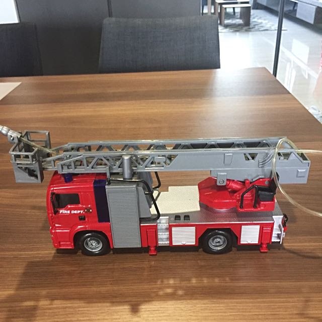 hamleys fire engine