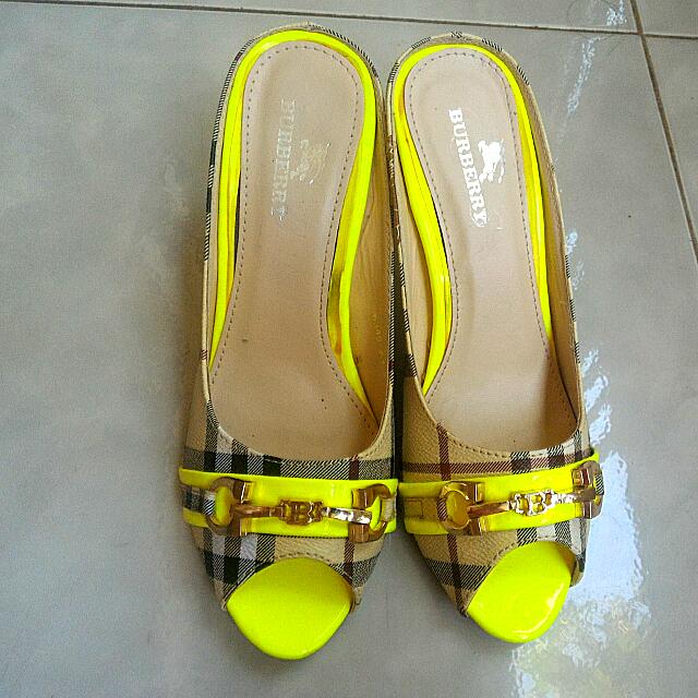burberry pumps womens yellow