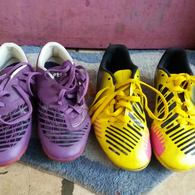 Sepatu Bola Adidas Predator Dan Specs Barang Yang Dicari Di Carousell Produsen peralatan olah raga besar di dunia asal jerman ini sudah dikenal memproduksi sepatu sepak bola yang berkualitas. sepatu bola adidas predator dan specs
