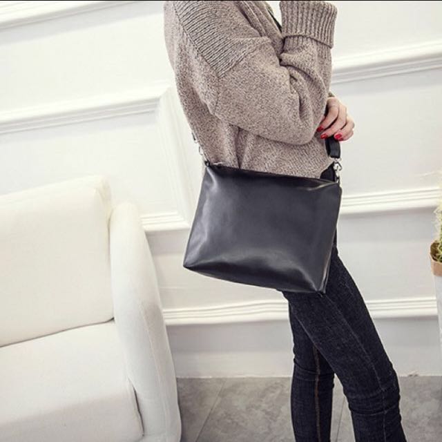 BLACK CROSSBODY SLING BAG, Women's Fashion, Bags & Wallets, Crossbody