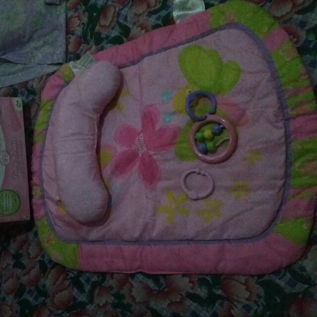 Repriced! Bright Starts Props And Play Mat Set (Category: Infant Playtime) located in Pasig City. Submitted by aronlinebazaar (Listing ID 95673322, Image 1). Description: .