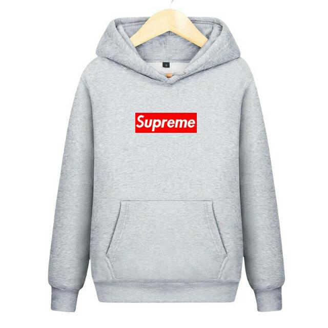 Supreme FW17 Box Logo hoodie, Men's Fashion, Coats, Jackets and Outerwear  on Carousell