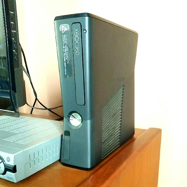 Xbox 360 Slim 4GB (Console Only), Video Gaming, Video Game 