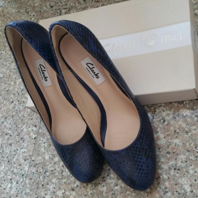 Navy snakeskin heels store