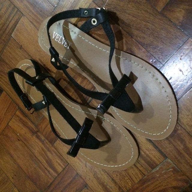 Black Sandals (Category: Flats & Sandals) located in Las Pinas. Submitted by ellearr (Listing ID 95917525, Image 2). Description: .