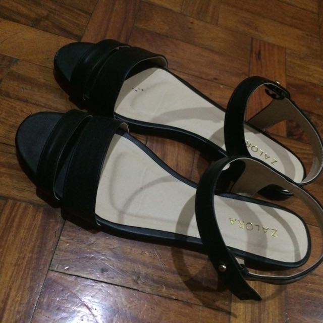 Black Sandals (Category: Flats & Sandals) located in Las Pinas. Submitted by ellearr (Listing ID 95918062, Image 2). Description: .