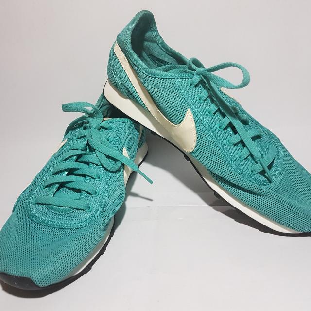 nike white rubber shoes