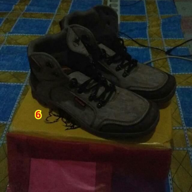 Sepatu Pria Wanita Adidas Kulit Futsal Casual Boots Pantofel Nike Kickers Olshop Fashion Olshop Pria Di Carousell