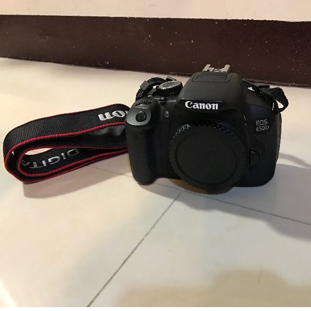 台灣公司貨 Canon 650D Kit EF-S 18-55 IS II 九成新 入門首選, 相機攝影, 鏡頭及裝備在旋轉拍賣