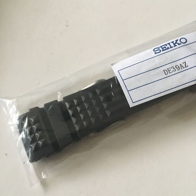 Original Seiko Waffle Strap 20mm, Mobile Phones & Gadgets, Wearables &  Smart Watches on Carousell