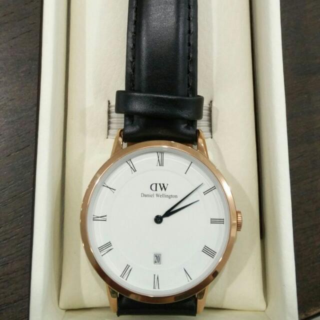 Bestemt Stå sammen lytter Authentic Daniel Wellington Dapper Sheffield (Black / Rose Gold) B38R1,  Men's Fashion, Watches on Carousell