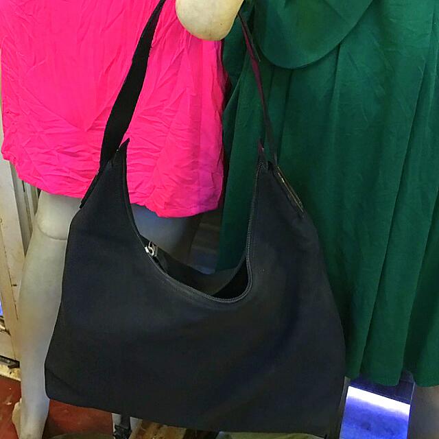 Authentic Ferregamo Shoulder Bag (Category: Luxury Bags & Wallets) located in Mandaluyong City. Submitted by mystuff4youph (Listing ID 96799593, Image 1). Description: .