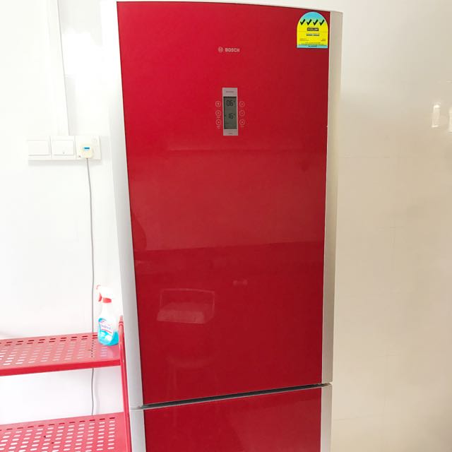 Bosch Fridge For Sale At 300 Not Inclusive Of Delivery, TV & Home