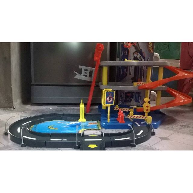 Maisto Fresh Metal Parking Playset, Hobbies & Toys, Toys & Games on