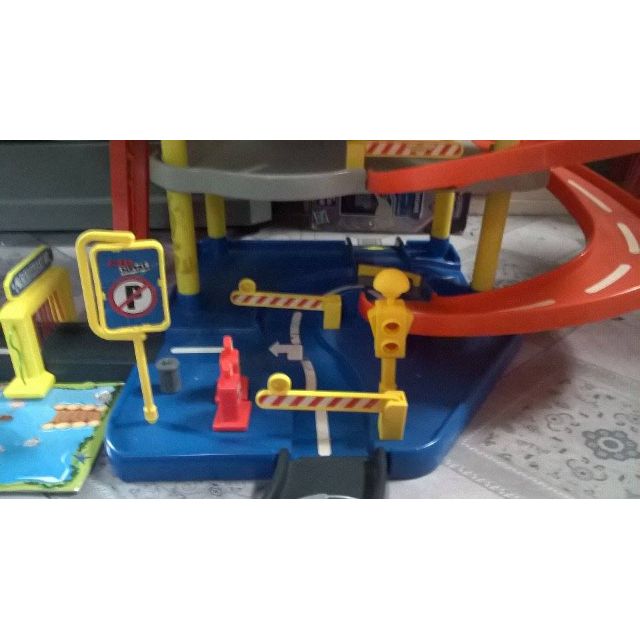 Maisto Fresh Metal Parking Playset, Hobbies & Toys, Toys & Games on