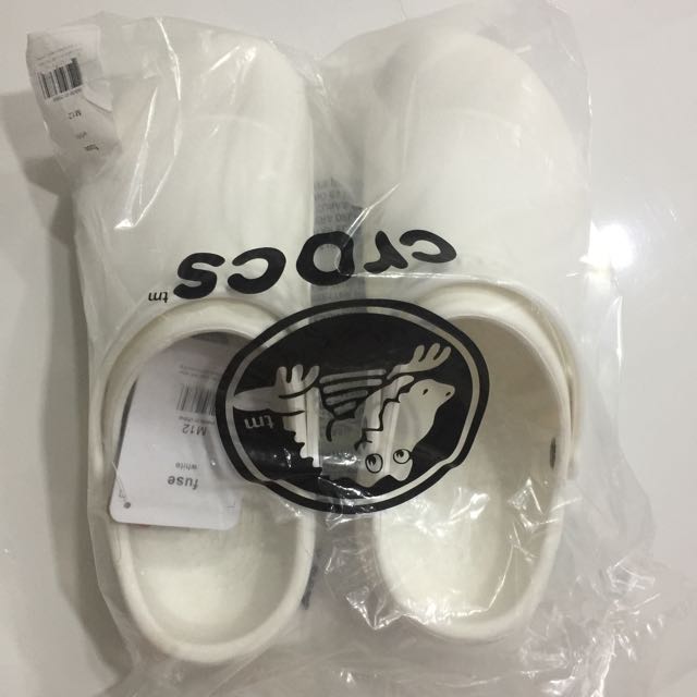 m11 crocs size
